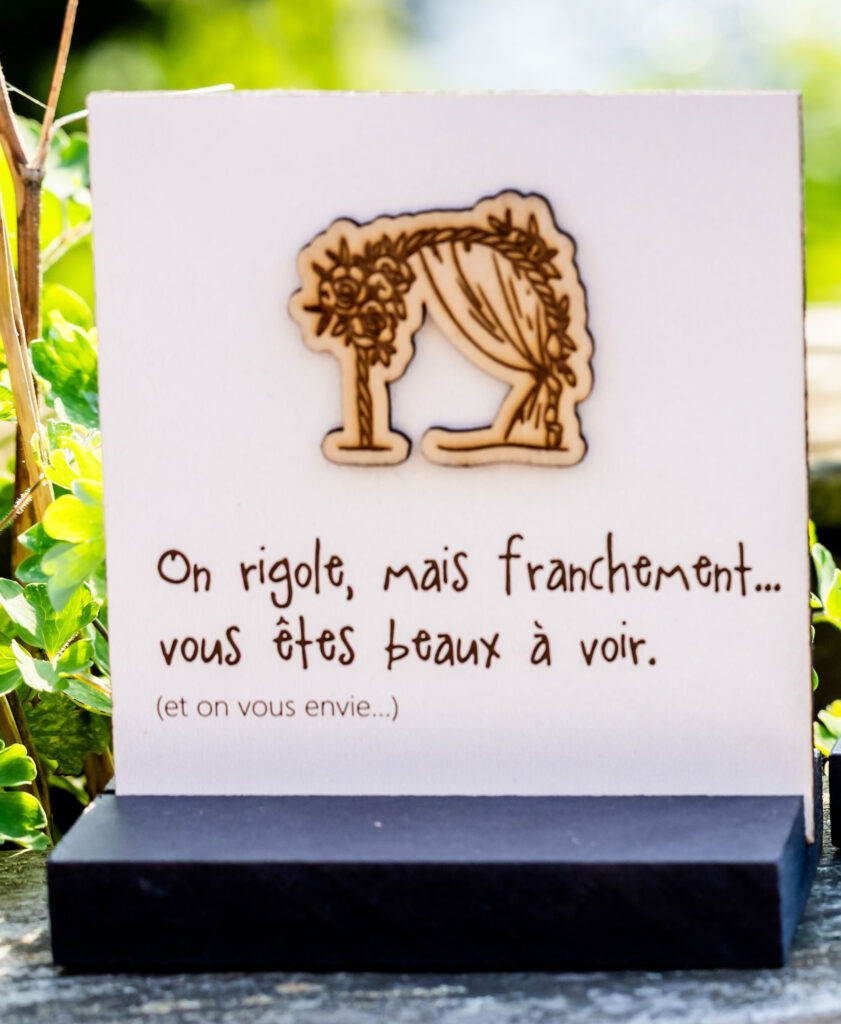 Boite souvenir personnalisée en bois gravé | Valise commémorative