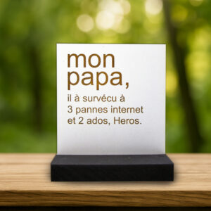 Plaque trophée Fête des Pères en bois gravé, humour papa héros, socle noir, artisanat belge
