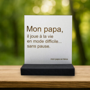 Cadeau fête des pères original papa gamer, plaque humoristique en bois gravée à poser sur socle