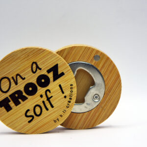 Décapsuleur Trooz aimanté en bois à fixer sur frigo