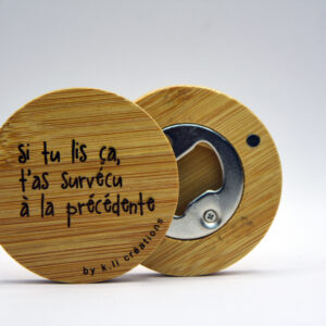 Décapsuleur humoristique en bois aimanté Si tu lis ça t’as survécu à la précédenteDécapsuleur humoristique en bois aimanté Si tu lis ça t’as survécu à la précédente