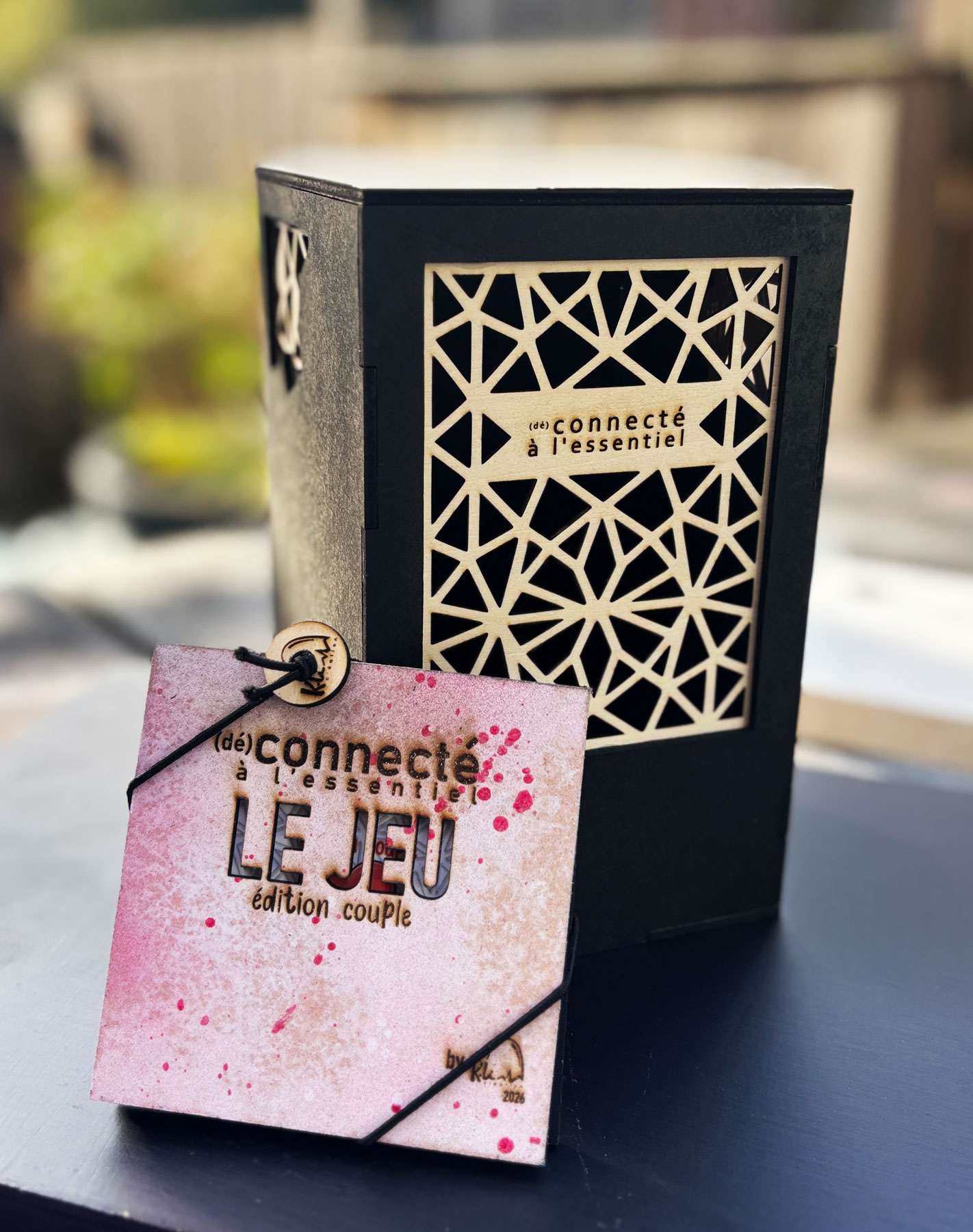 Coffret AZYMUT avec prison à GSM en bois et jeu de cartes Couple
