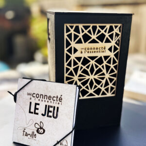 Prison à GSM AZYMUT en bois avec jeu de cartes (Dé)connecté édition Famille
